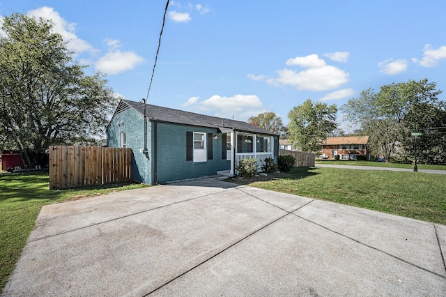 ranch-style home with a front lawn