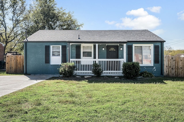 single story home featuring a front lawn and covered porch