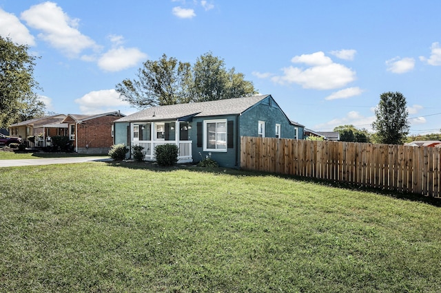 view of front of house featuring a porch and a front yard