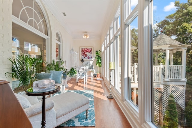 sunroom with ceiling fan