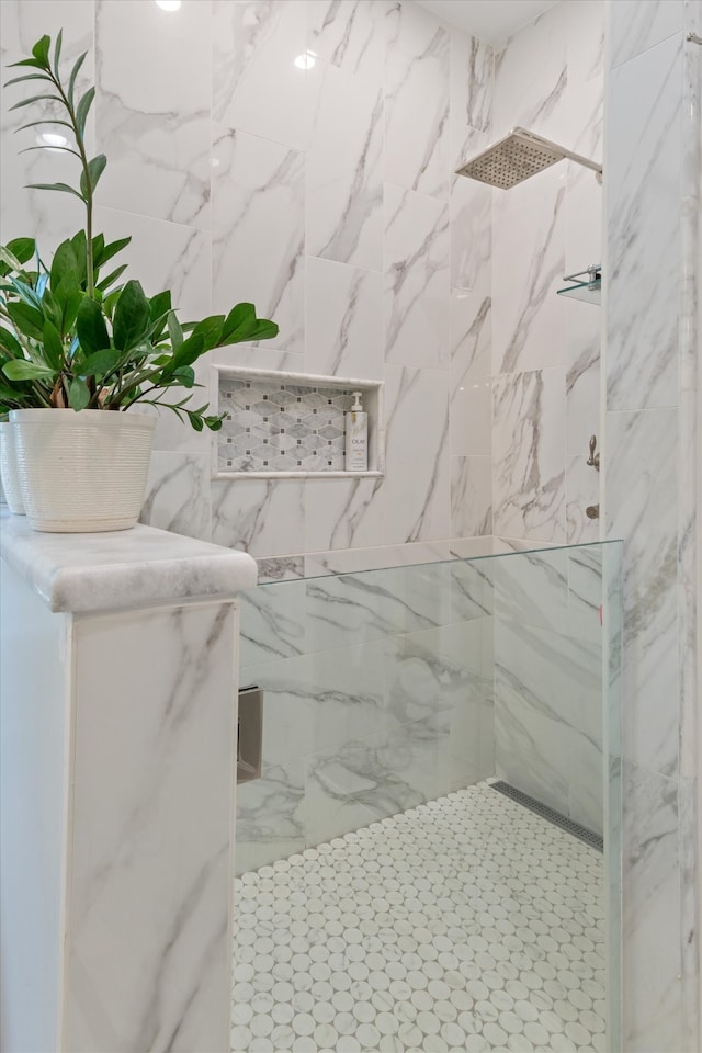 bathroom featuring a tile shower and tile walls