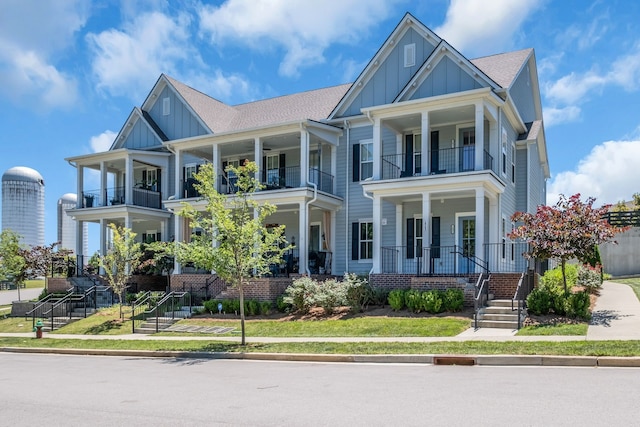 view of front of home featuring a porch and a balcony