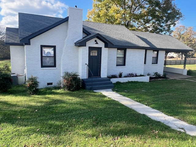 view of front of house with a front yard