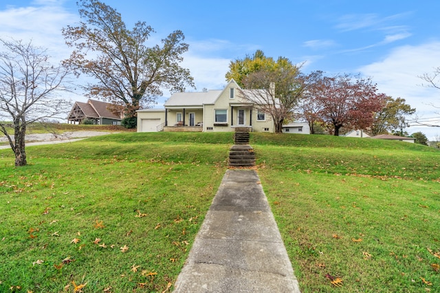 view of front of property featuring a front yard