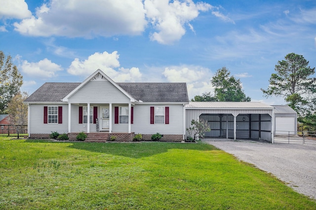 view of front of property featuring an outdoor structure, a front lawn, and a porch