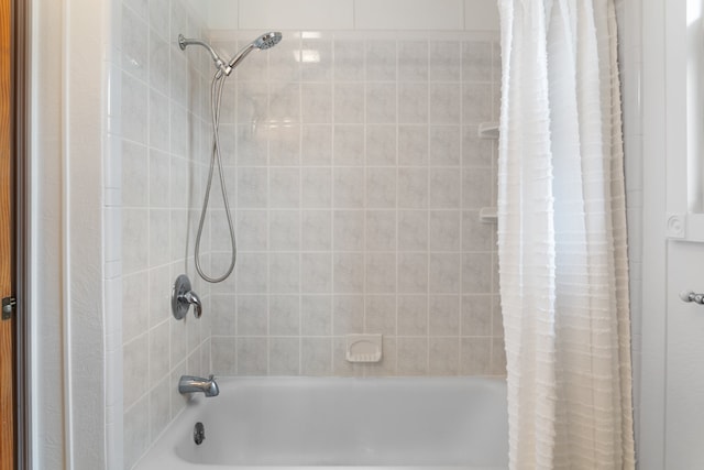 bathroom featuring shower / tub combo