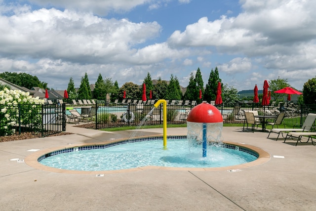 view of swimming pool