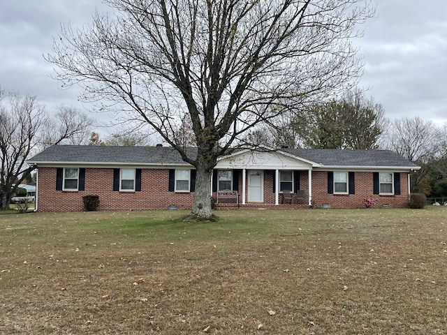 ranch-style house featuring a front lawn