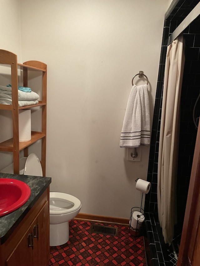 bathroom featuring tile patterned flooring, vanity, a shower with shower curtain, and toilet