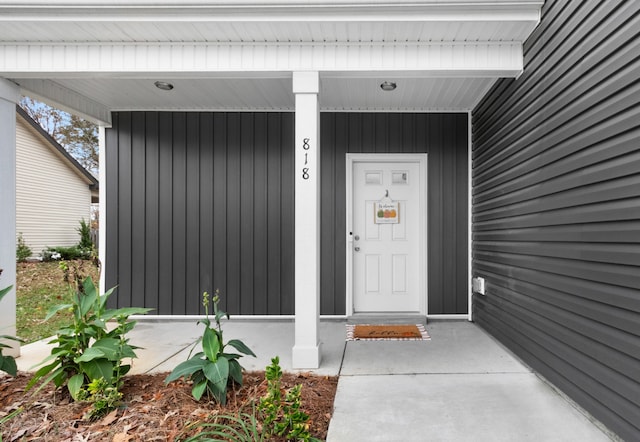 view of exterior entry with covered porch