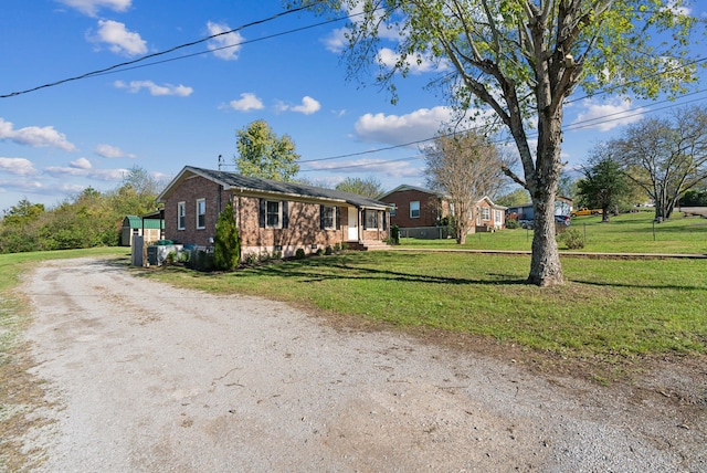 view of front of home featuring a front yard