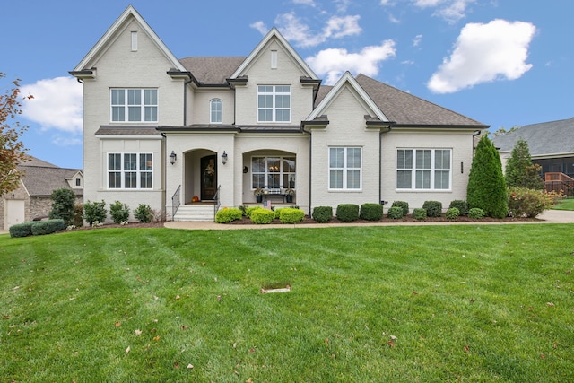 view of front of home featuring a front yard