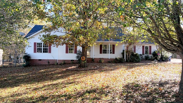 view of front of house with a front lawn