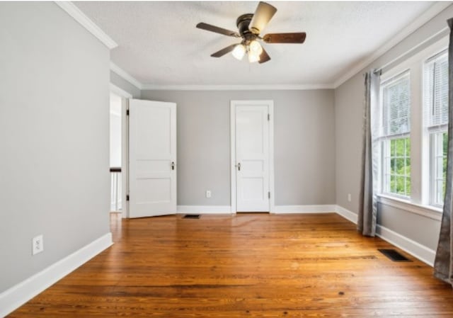 unfurnished bedroom with a textured ceiling, light hardwood / wood-style flooring, ceiling fan, and ornamental molding