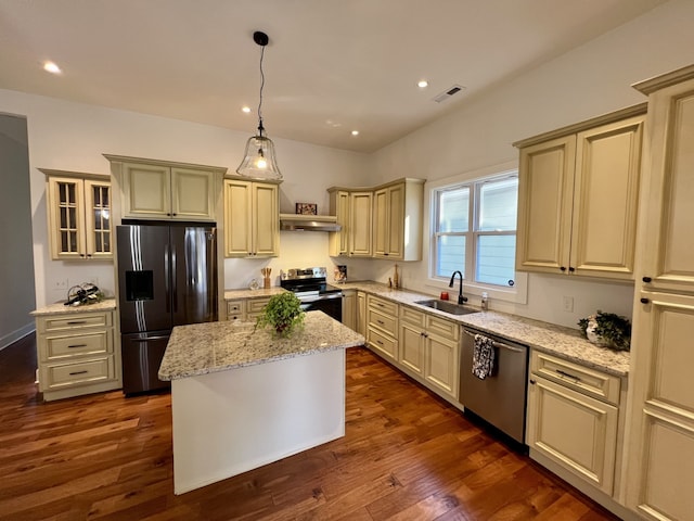 kitchen with pendant lighting, a center island, sink, dark hardwood / wood-style flooring, and stainless steel appliances