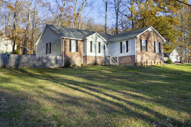 view of front of home featuring a front lawn