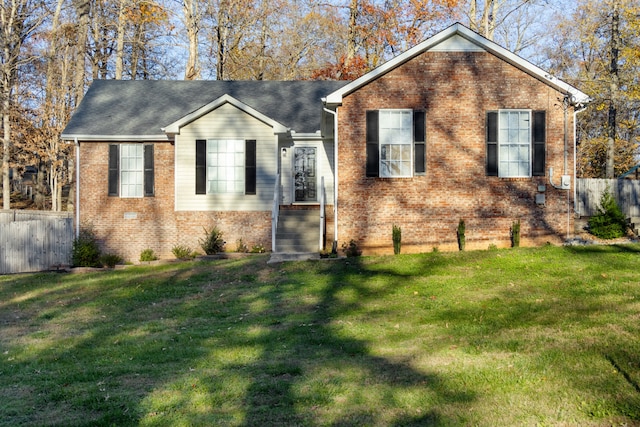 view of front of property featuring a front yard