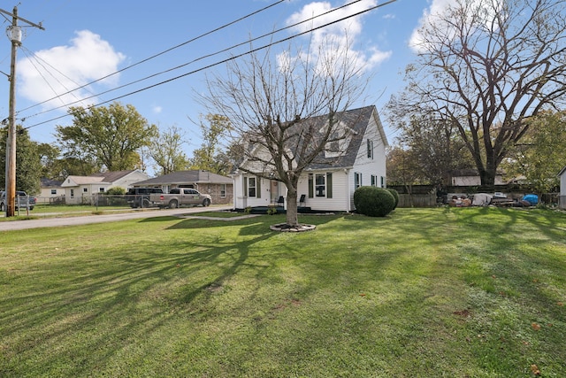 view of front of house featuring a front lawn