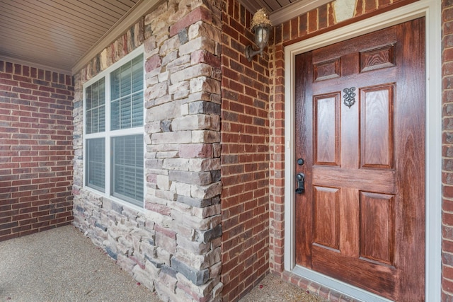 entrance to property featuring a porch