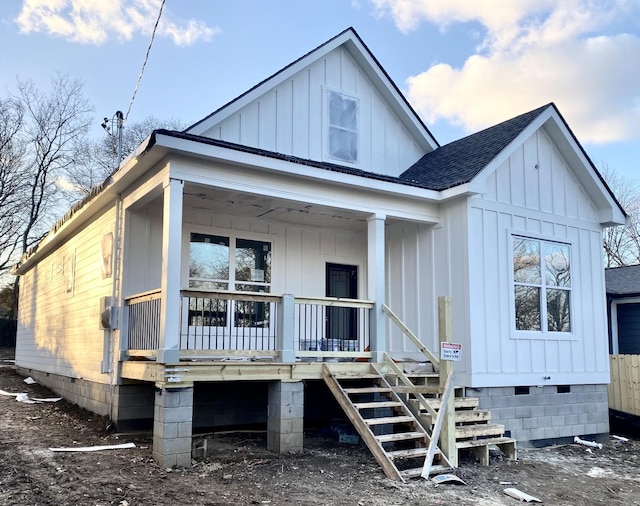 view of front facade with covered porch