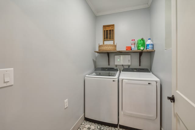 laundry area featuring crown molding and independent washer and dryer