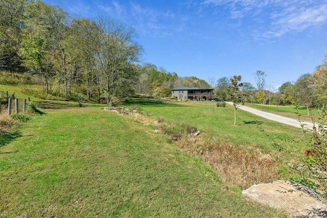 view of yard featuring a rural view