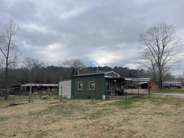 view of outbuilding with a yard