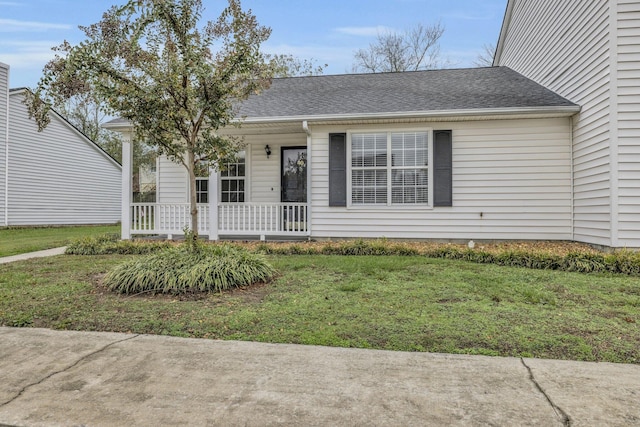 view of front of house with covered porch and a front lawn