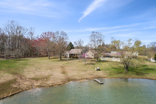 view of yard featuring a water view