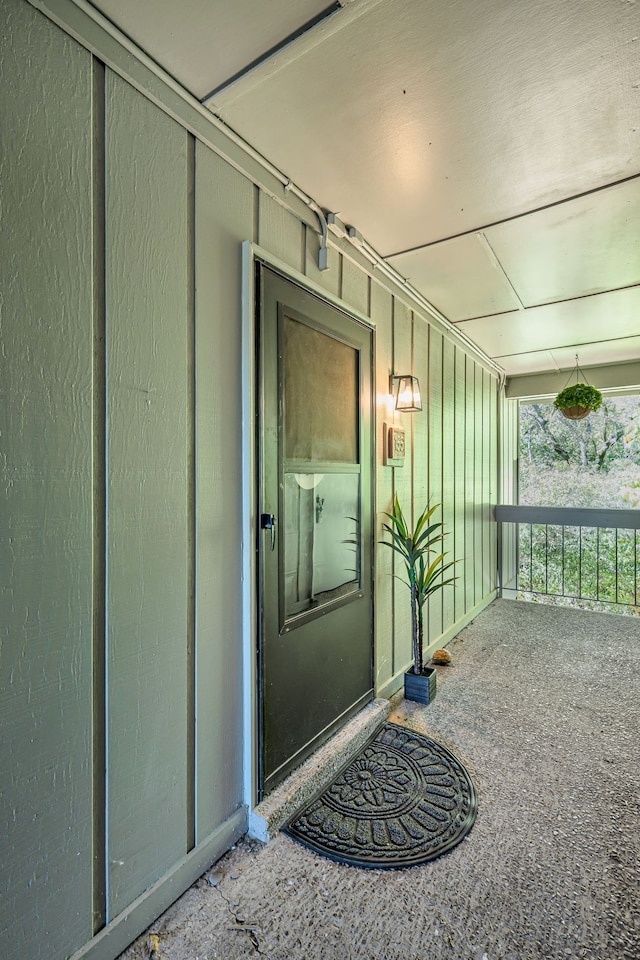 property entrance with covered porch