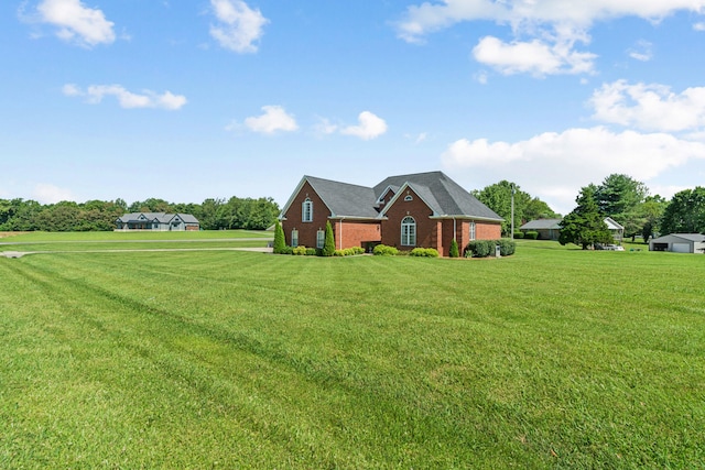 view of front facade featuring a front lawn