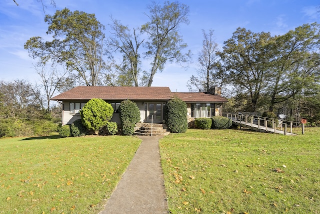 ranch-style house featuring a front yard