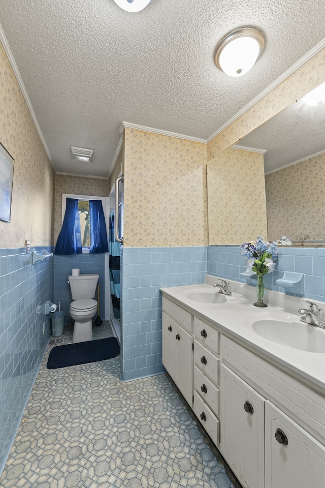 bathroom featuring a textured ceiling, tile walls, and crown molding