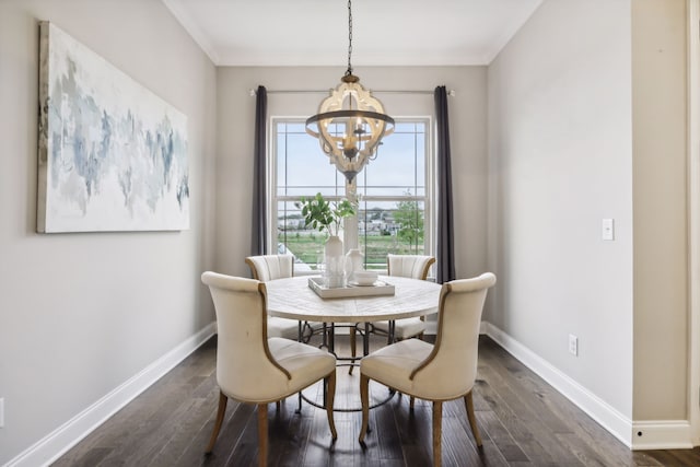 dining room featuring an inviting chandelier, dark hardwood / wood-style floors, and crown molding