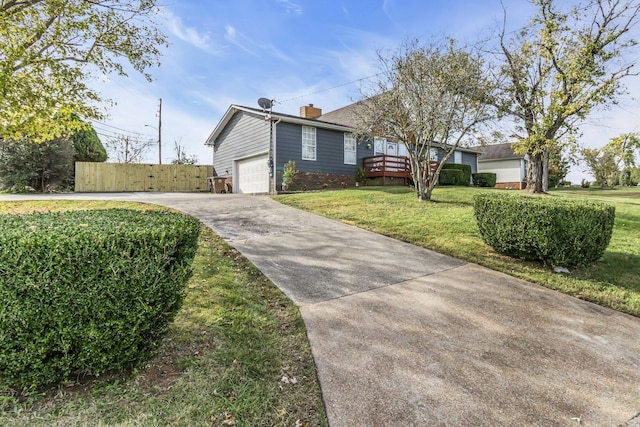 view of front facade featuring a front yard and a garage