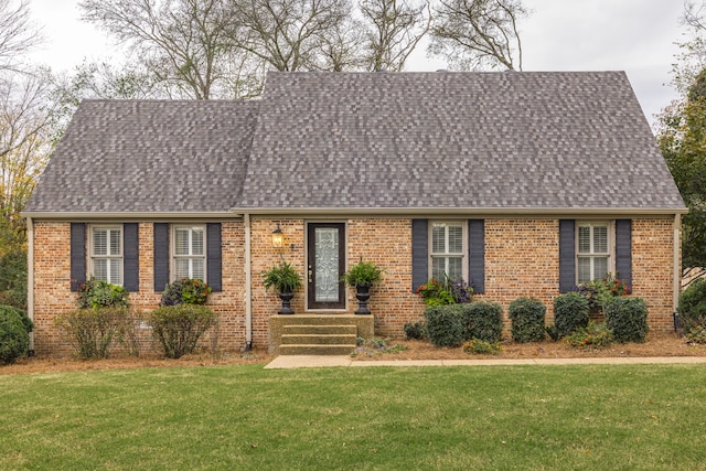 view of front of home featuring a front lawn