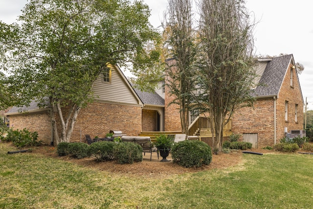 view of front of property with a front lawn