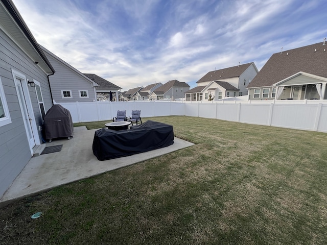 view of yard featuring a patio area