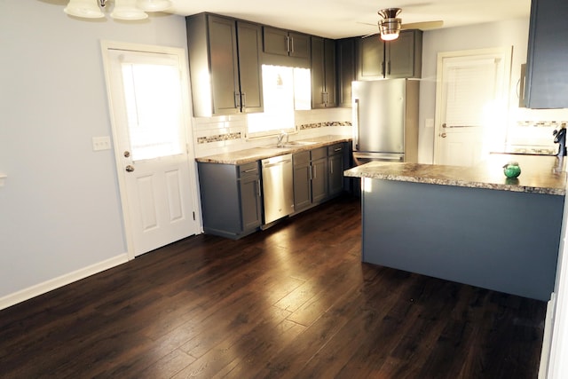 kitchen featuring gray cabinetry, ceiling fan, dark hardwood / wood-style floors, decorative backsplash, and appliances with stainless steel finishes