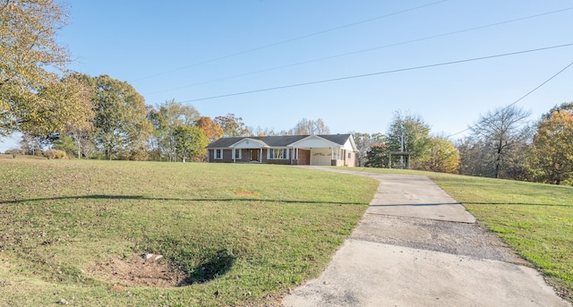 view of front of house featuring a front lawn