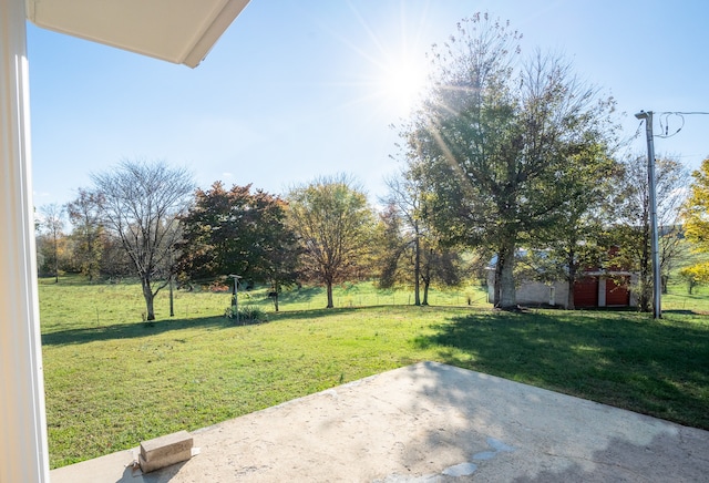 view of yard featuring a patio