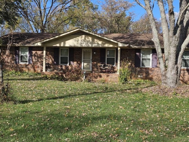 single story home featuring a front lawn