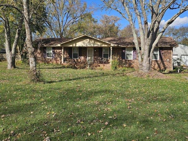 ranch-style house featuring a front lawn