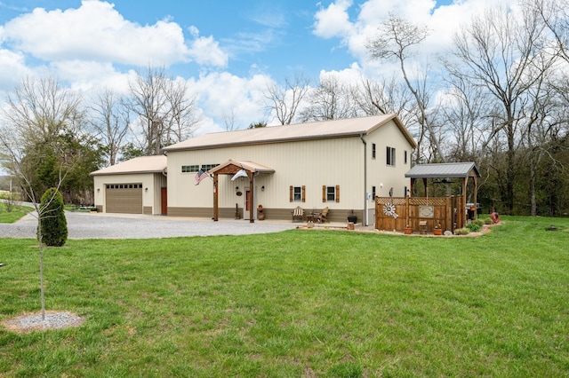 view of front of property featuring a front yard and a garage