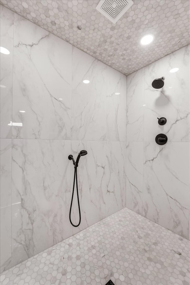 bathroom featuring tiled shower