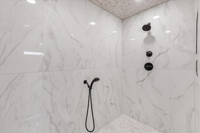 bathroom featuring tiled shower