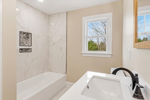 bathroom with tiled shower / bath and sink