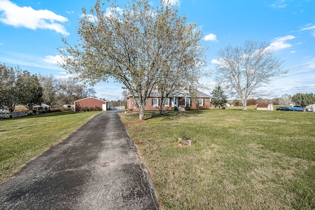 view of front facade featuring a front yard