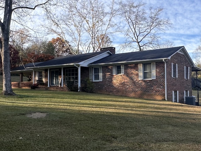 view of front of house with covered porch and a front yard