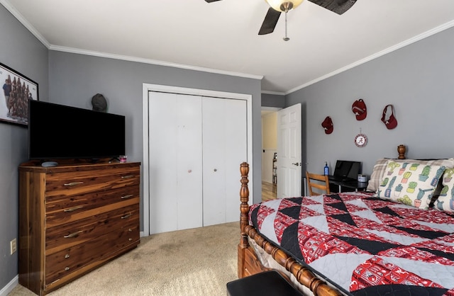 bedroom featuring crown molding, a closet, a ceiling fan, and carpet flooring